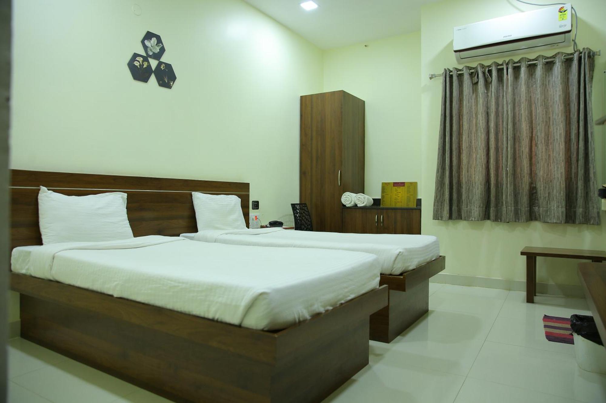 Hotel Maruthi Inn Nirmal  Luaran gambar
